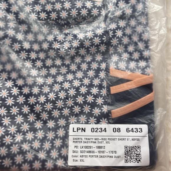 Fabletics Size XXL Trinity Mid Rise Pocket Short 5" NWT - Picture 10 of 10